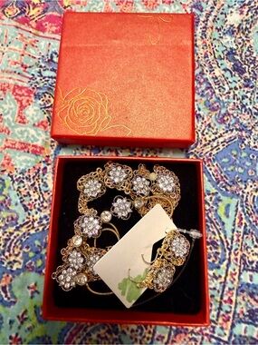 Vintage 1980s Avon Gold and Clear Crystal Floral/Clover Necklace 4 piece Set